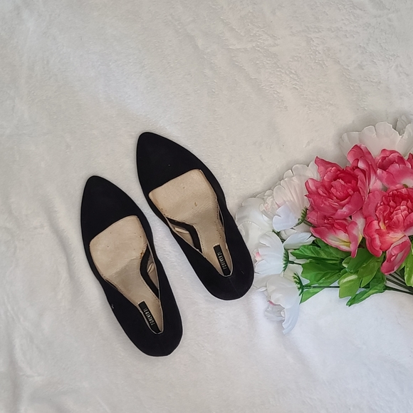 Shoes - Picture 3 of 5